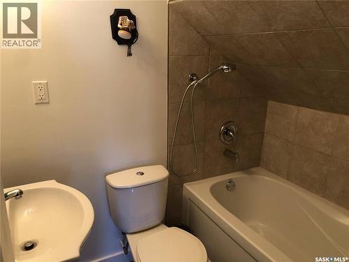 311 7Th Street E, Wynyard, SK - Indoor Photo Showing Bathroom