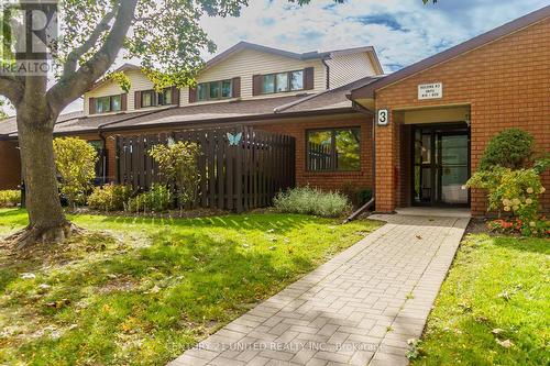 15 - 36 Champlain Crescent, Peterborough (Northcrest Ward 5), ON - Outdoor With Deck Patio Veranda