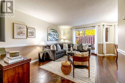 15 - 36 Champlain Crescent, Peterborough (Northcrest Ward 5), ON - Indoor Photo Showing Living Room