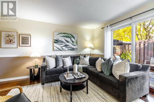 15 - 36 Champlain Crescent, Peterborough (Northcrest Ward 5), ON - Indoor Photo Showing Living Room