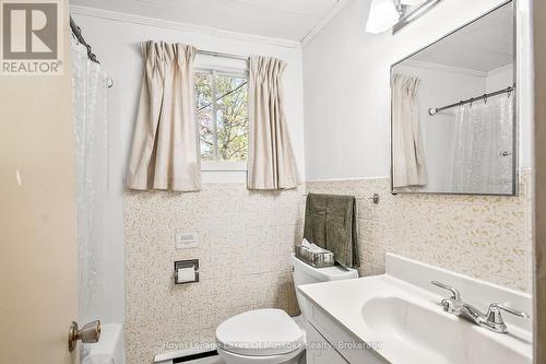 1031 Bowyers Beach Road, Bracebridge (Monck (Bracebridge)), ON - Indoor Photo Showing Bathroom