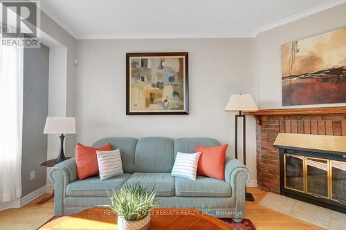 68 Pheasant Run Drive, Ottawa, ON - Indoor Photo Showing Living Room