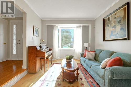 68 Pheasant Run Drive, Ottawa, ON - Indoor Photo Showing Living Room