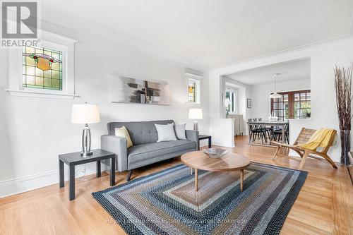 263 Houghton Avenue S, Hamilton, ON - Indoor Photo Showing Living Room