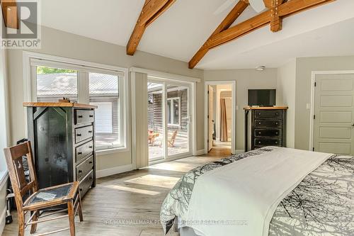284 Lake Dalrymple Road, Kawartha Lakes, ON - Indoor Photo Showing Bedroom