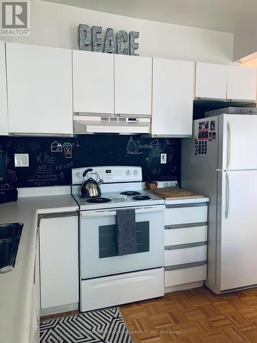 1 - 76 Orchard View Boulevard, Toronto, ON - Indoor Photo Showing Kitchen