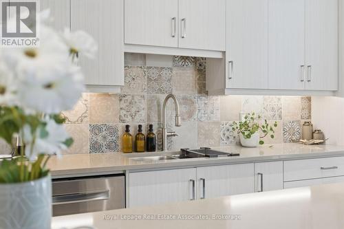 7 - 383 Dundas Street E, Hamilton, ON - Indoor Photo Showing Kitchen With Upgraded Kitchen