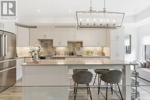 7 - 383 Dundas Street E, Hamilton, ON - Indoor Photo Showing Kitchen With Upgraded Kitchen