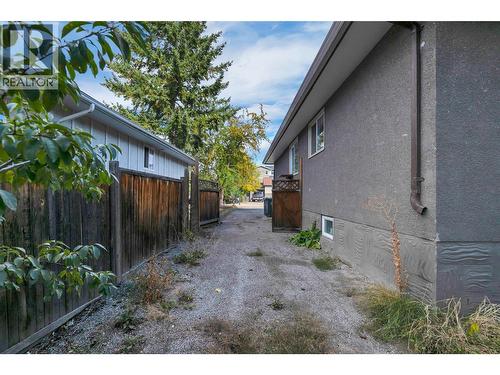 1331 Belaire Avenue, Kelowna, BC - Outdoor