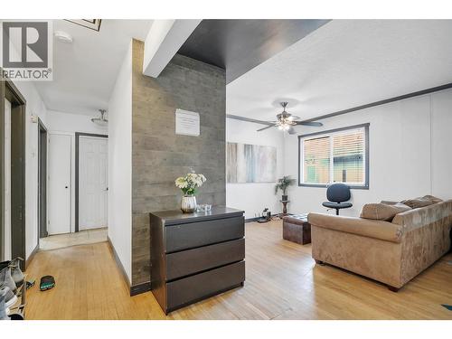 1331 Belaire Avenue, Kelowna, BC - Indoor