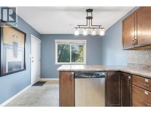 1331 Belaire Avenue, Kelowna, BC - Indoor Photo Showing Kitchen