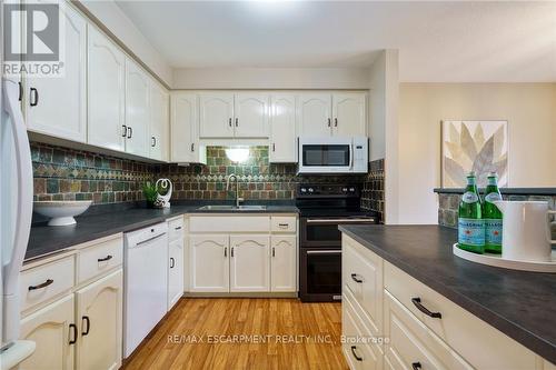 85 Chelsea Crescent, Hamilton, ON - Indoor Photo Showing Kitchen With Double Sink
