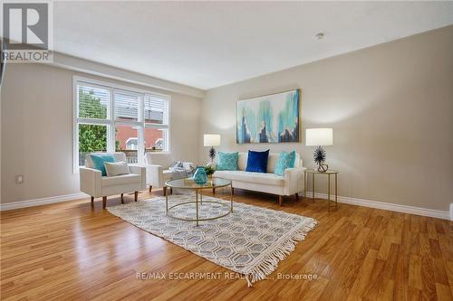 85 Chelsea Crescent, Hamilton, ON - Indoor Photo Showing Living Room
