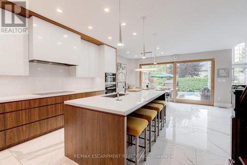 290 Shoreacres Road, Burlington, ON - Indoor Photo Showing Kitchen With Upgraded Kitchen