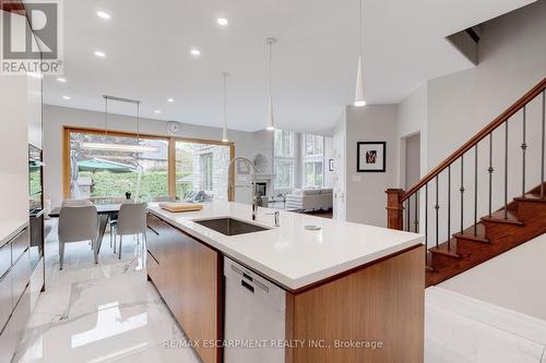 290 Shoreacres Road, Burlington, ON - Indoor Photo Showing Kitchen With Upgraded Kitchen
