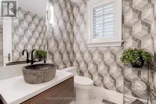 290 Shoreacres Road, Burlington, ON - Indoor Photo Showing Bathroom