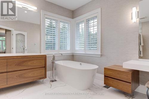 290 Shoreacres Road, Burlington, ON - Indoor Photo Showing Bathroom