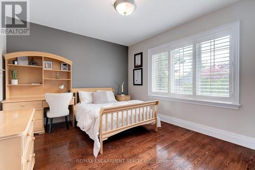 290 Shoreacres Road, Burlington, ON - Indoor Photo Showing Bedroom