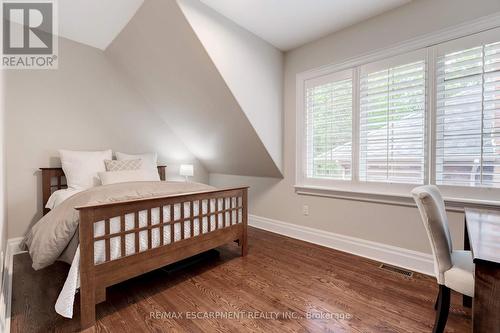 290 Shoreacres Road, Burlington, ON - Indoor Photo Showing Bedroom