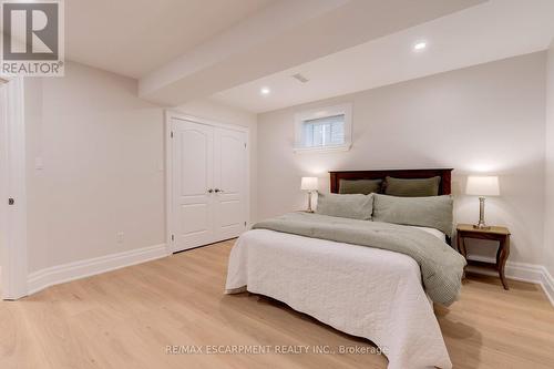 290 Shoreacres Road, Burlington, ON - Indoor Photo Showing Bedroom
