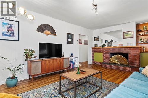 1040 17Th St, Courtenay, BC - Indoor Photo Showing Living Room With Fireplace