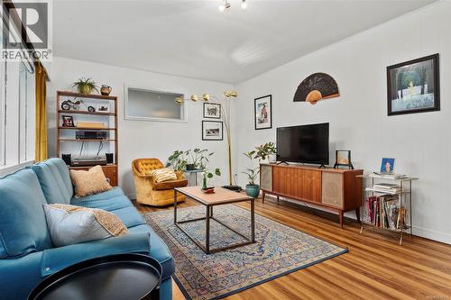 1040 17Th St, Courtenay, BC - Indoor Photo Showing Living Room
