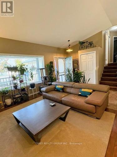 2311 Mt Baker Crescent, Cranbrook, BC - Indoor Photo Showing Living Room
