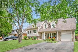 285 SURREY DRIVE  Oakville (Br Bronte), ON L6L 3T6