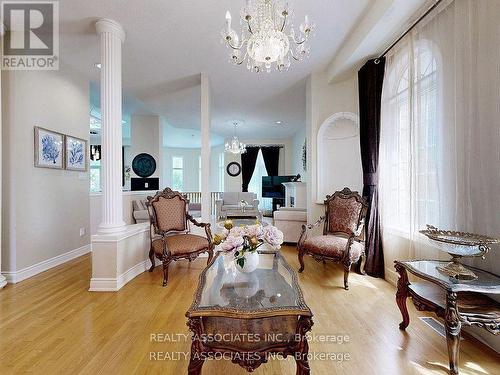 2 Lord Nelson Court, Richmond Hill, ON - Indoor Photo Showing Living Room