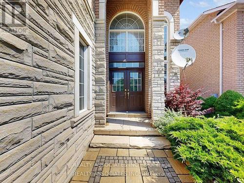 2 Lord Nelson Court, Richmond Hill, ON - Outdoor