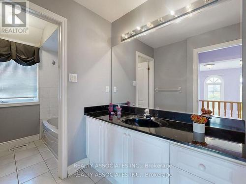 2 Lord Nelson Court, Richmond Hill, ON - Indoor Photo Showing Bathroom