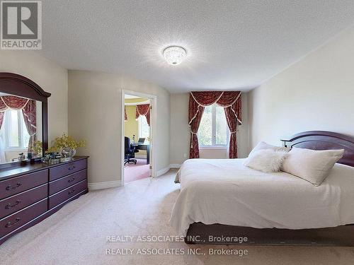 2 Lord Nelson Court, Richmond Hill, ON - Indoor Photo Showing Bedroom