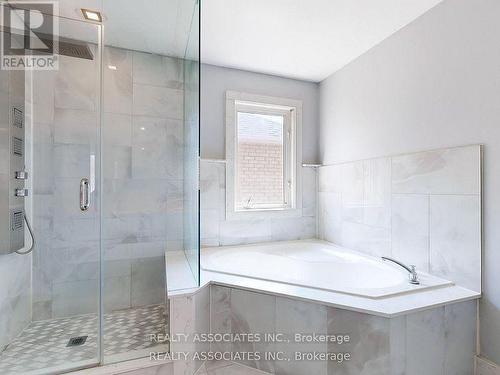 2 Lord Nelson Court, Richmond Hill, ON - Indoor Photo Showing Bathroom