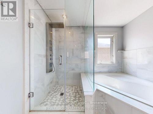 2 Lord Nelson Court, Richmond Hill, ON - Indoor Photo Showing Bathroom