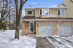 26 - 42 OAKHAVEN PRIVATE  Ottawa, ON K1K 4K1