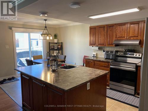 33 St Alexi Walk E, Ottawa, ON - Indoor Photo Showing Kitchen