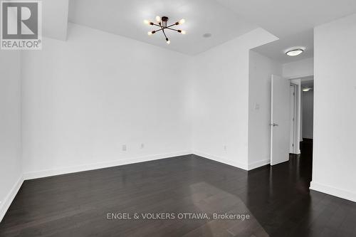 2006 - 179 Metcalfe Street, Ottawa, ON - Indoor Photo Showing Other Room
