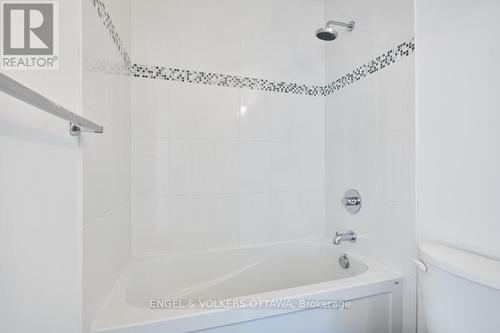 2006 - 179 Metcalfe Street, Ottawa, ON - Indoor Photo Showing Bathroom