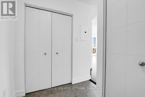 2006 - 179 Metcalfe Street, Ottawa, ON - Indoor Photo Showing Other Room
