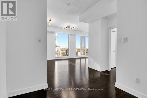 2006 - 179 Metcalfe Street, Ottawa, ON - Indoor Photo Showing Other Room
