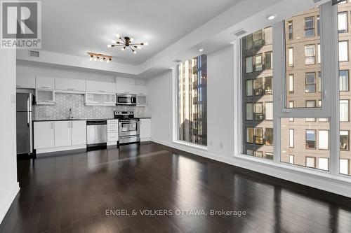2006 - 179 Metcalfe Street, Ottawa, ON - Indoor Photo Showing Kitchen With Upgraded Kitchen