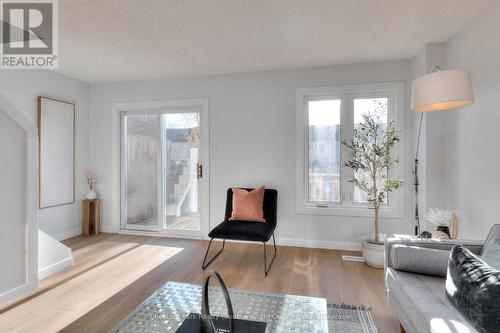 8-100 Inkerman St. Guelph/Eramosa, ON N0B 2K0 - 8 - 100 Inkerman Street, Guelph/Eramosa (Rockwood), ON - Indoor Photo Showing Living Room