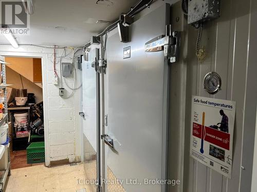 231 Lakeshore Road E, Mississauga, ON 