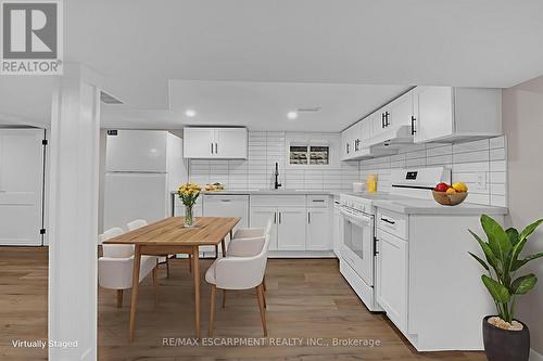 126 Auburn Avenue, Hamilton, ON - Indoor Photo Showing Kitchen