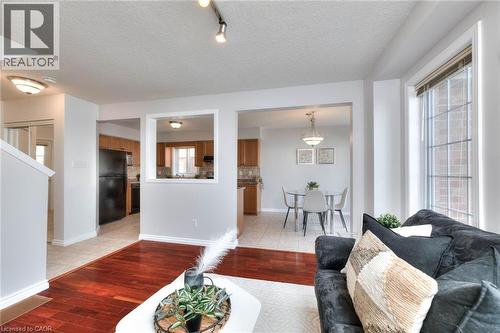 38 Heatherwood Place, Kitchener, ON - Indoor Photo Showing Living Room