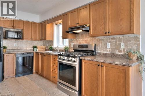 38 Heatherwood Place, Kitchener, ON - Indoor Photo Showing Kitchen