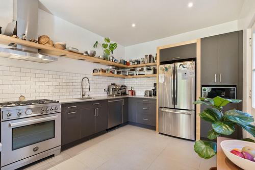 Kitchen - 4379 Av. Coolbrook, Montréal (Côte-Des-Neiges/Notre-Dame-De-Grâce), QC - Indoor Photo Showing Kitchen With Upgraded Kitchen