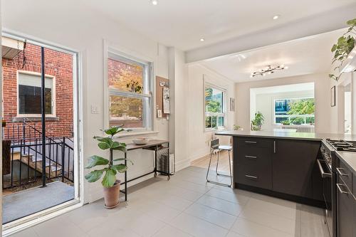 Kitchen - 4379 Av. Coolbrook, Montréal (Côte-Des-Neiges/Notre-Dame-De-Grâce), QC - Indoor Photo Showing Kitchen