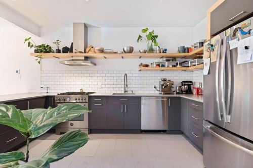 Kitchen - 4379 Av. Coolbrook, Montréal (Côte-Des-Neiges/Notre-Dame-De-Grâce), QC - Indoor Photo Showing Kitchen