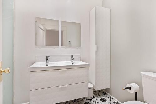 Bathroom - 4379 Av. Coolbrook, Montréal (Côte-Des-Neiges/Notre-Dame-De-Grâce), QC - Indoor Photo Showing Bathroom